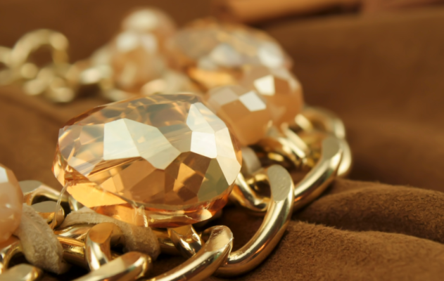bijou en or pierre précieuse